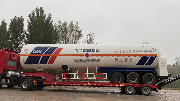 LNG槽車尾