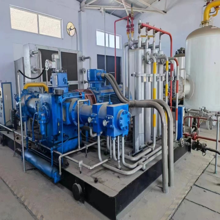 出(chū)售天然氣增壓壓縮機  進氣壓力1.0MPa  流量1200方  手續齊全  有移裝  